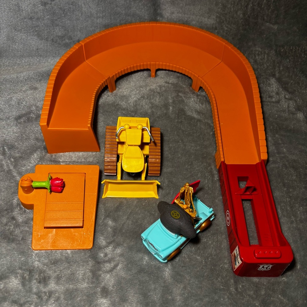 Disney Pixar Cars Toon El Materdore Complete Launcher Play Set